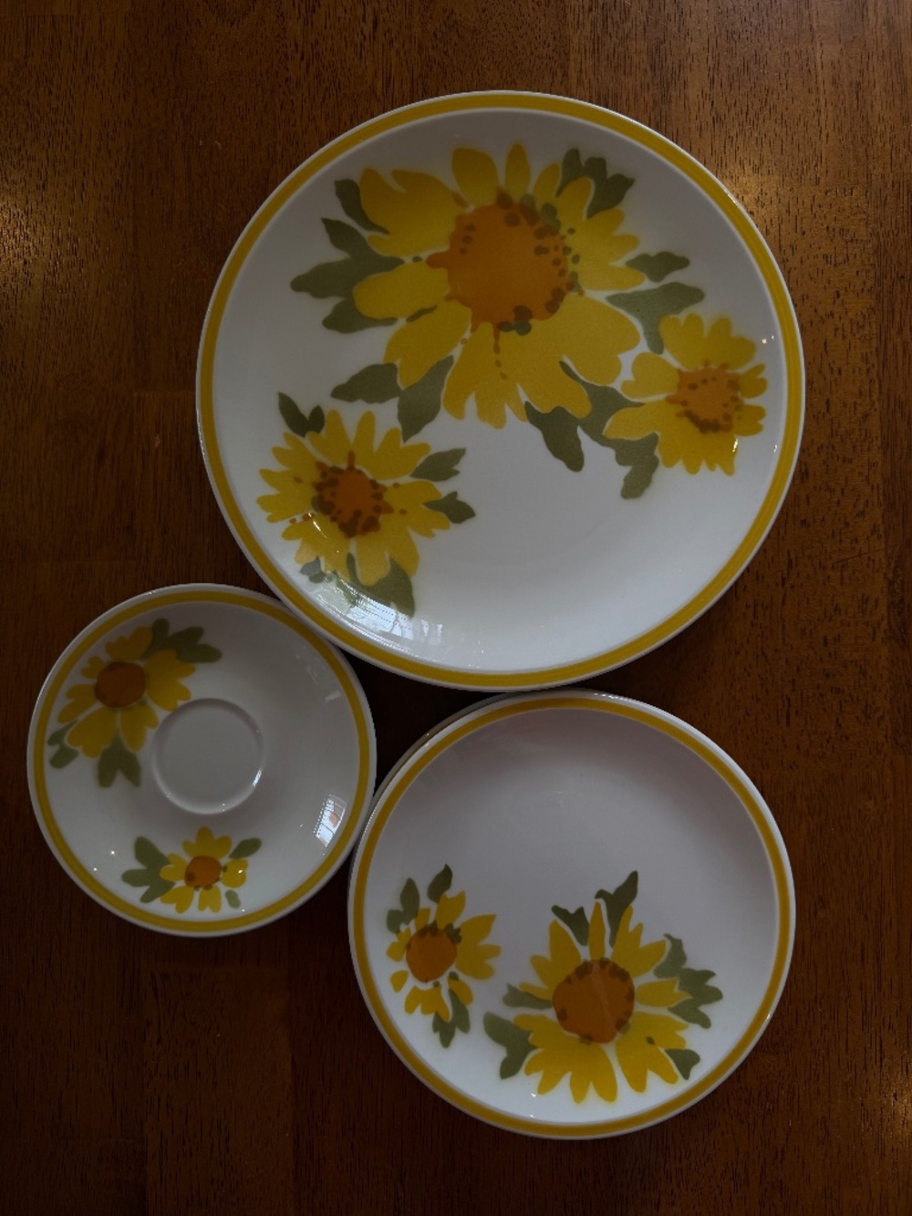 Vintage Mikasa Flora D1379 Cera Stone 9 Piece Plate Saucer Set Yellow Floral 70'